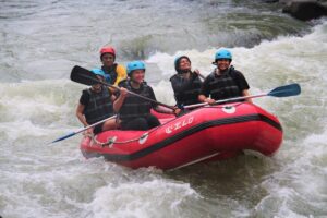 Elo white water rafting