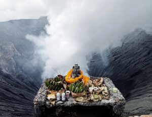 mount bromo ijen crater tour