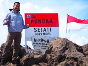 mount sumbing sunrise hike