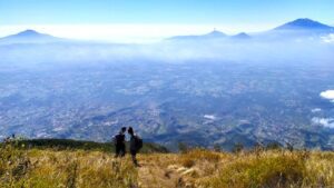 mount sumbing trekking tour