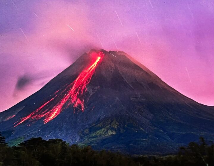 merapi volcano night tour to see lava flow