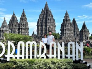 borobudur sunrise from setumbu hill and prambanan temple tour