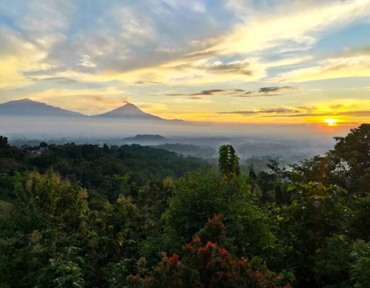 borobudur sunrise from setumbu hill and prambanan temple tour