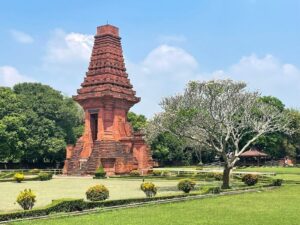 from surabaya port trowulan tour ruin of majapahit kingdom