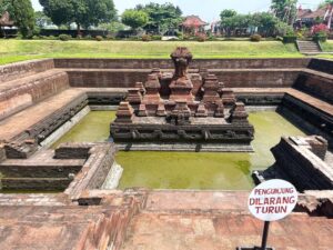 trowulan tour ruin of majapahit kingdom from surabaya