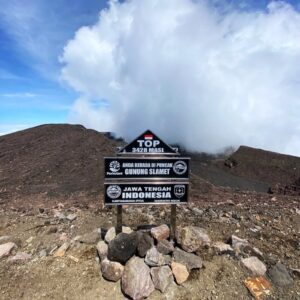 mount slamet hiking tour