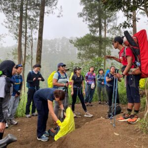 mount merbabu hiking tour via suwanting route